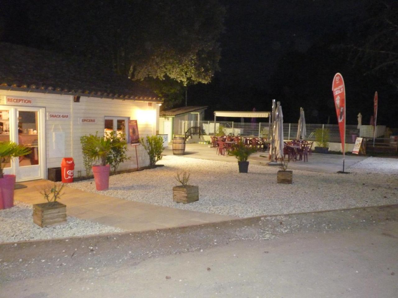 Camping De Graniers Otel Monoblet Dış mekan fotoğraf